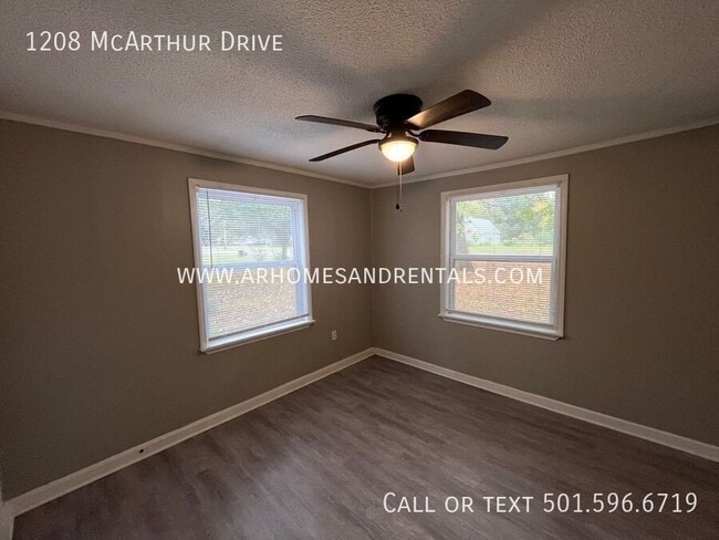 Building Photo - 1208 McArthur Dr