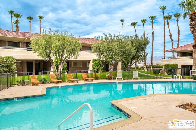 Building Photo - 550 N Villa Ct