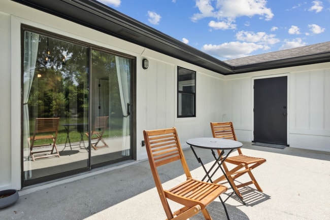 Building Photo - 175 E Lakemont Dr