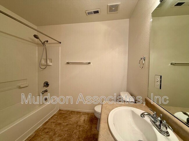 Building Photo - 2273 Falkirk Dr