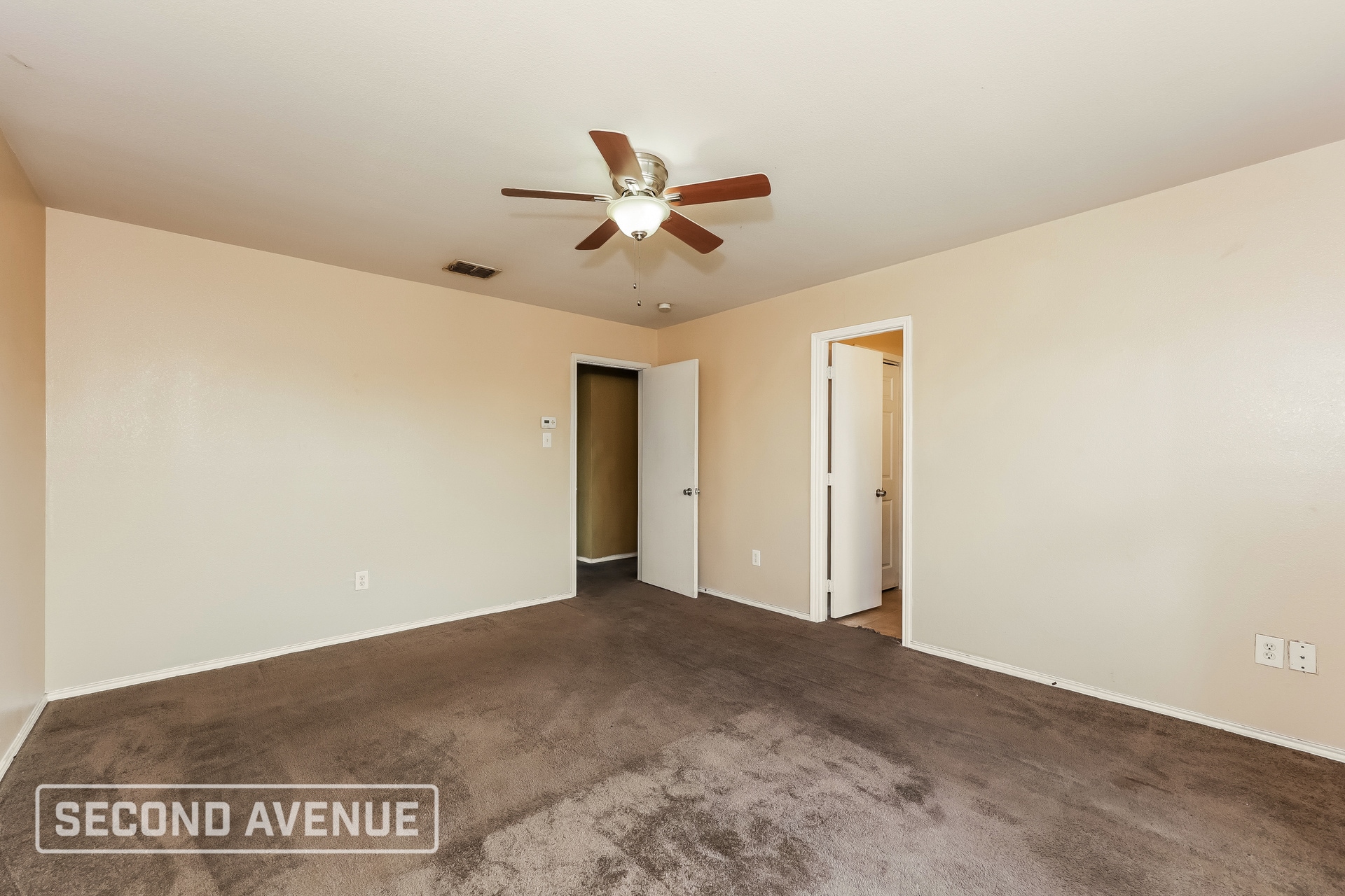 Building Photo - 6152 River Pointe Dr