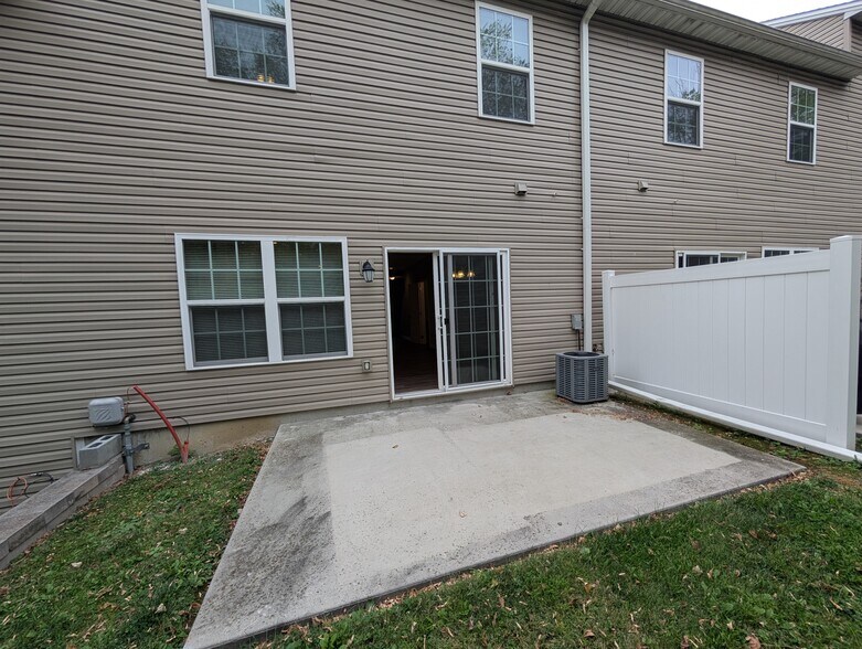 Building Photo - 2796 Monticello Ln