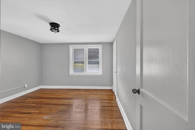 Building Photo - 351 W 22nd St