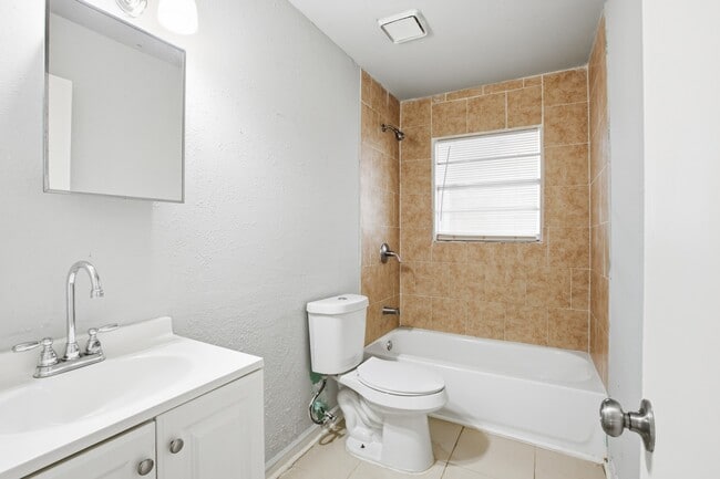 Building Photo - 5326 Doulton Dr