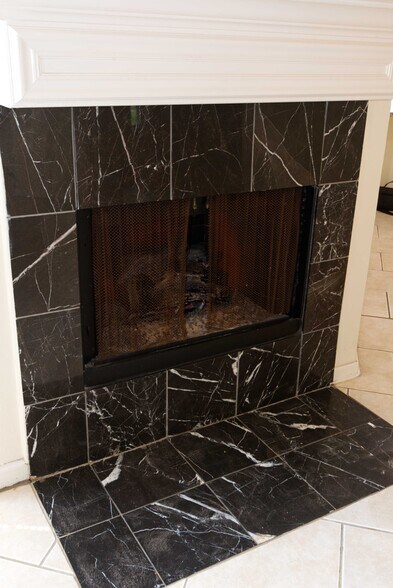 Building Photo - 2324 Sheridan St