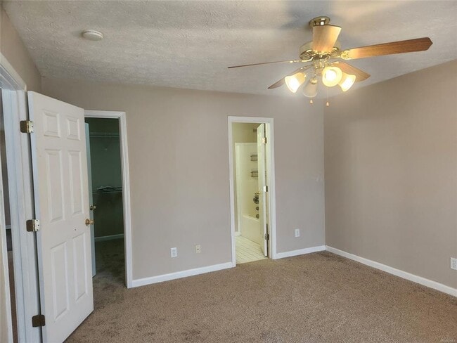 Building Photo - 812 Joan Ln