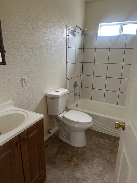 Building Photo - 427 E 98th St