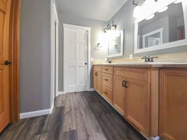 Building Photo - Spacious 4-Bedroom Home with Modern Updates & Expansive Yard