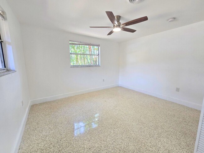 Building Photo - Charming 2BR/ 2BA/ 2 Car Garage - Near Phillippi Creek