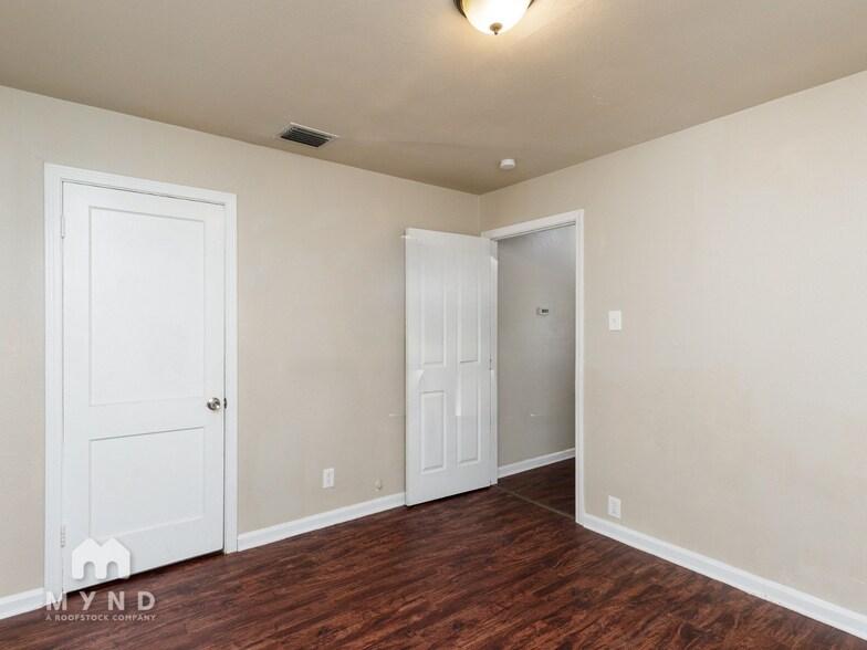 Building Photo - 3637 Mimosa Dr