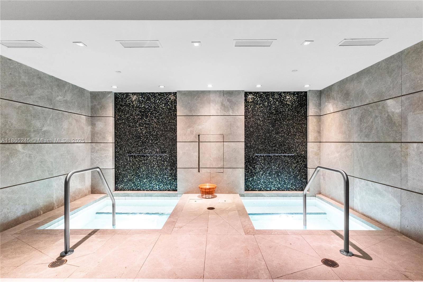 Building Photo - 1010 Brickell Ave