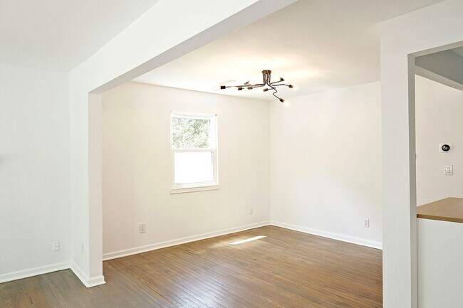 Building Photo - Pet-Friendly Duplex With Fenced Yard – Move-In Ready!