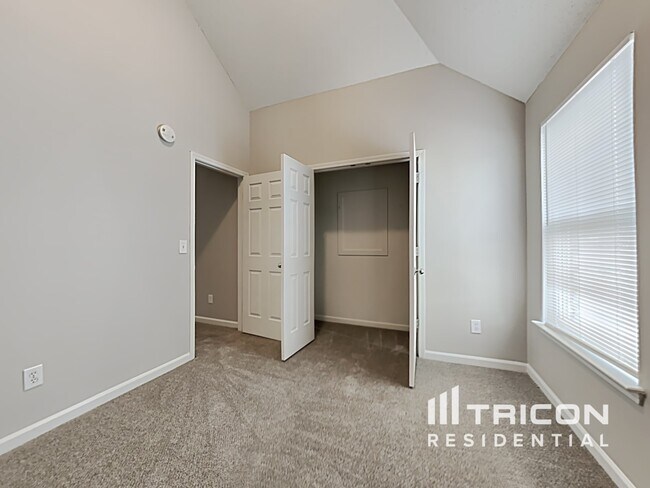 Building Photo - 724 Walton Dr