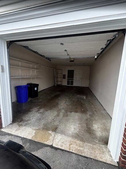 Building Photo - 542 Pewaukee Rd