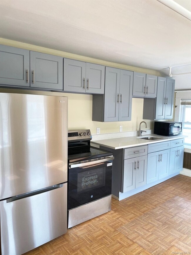 Building Photo - 15 Woodcrest Ave