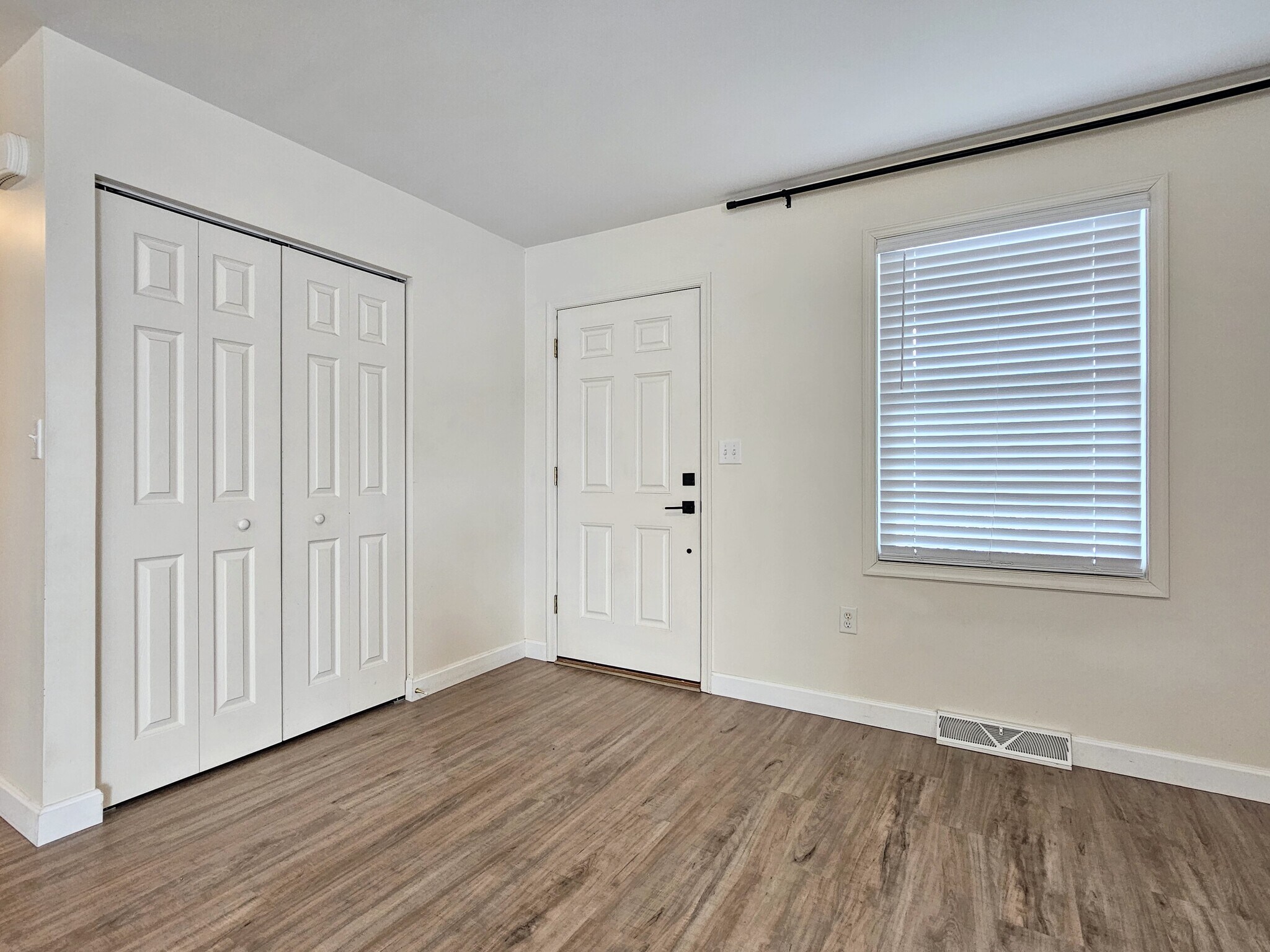 Building Photo - 13 Overlook Ln