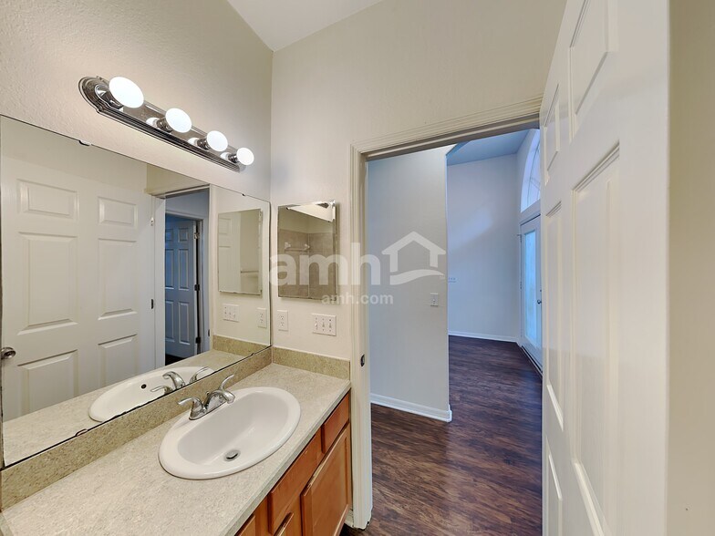 Building Photo - 10707 Carloway Hills Dr