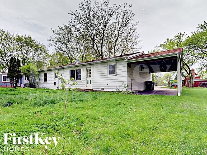 Building Photo - 786 N Shore Dr