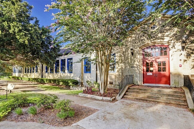 Building Photo - 2308 McClendon St