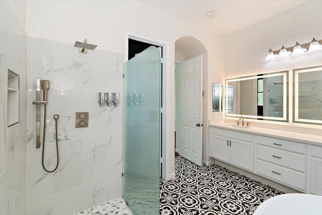 Primary Bathroom - 69457 Turnberry Ct