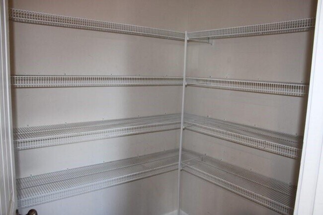 Building Photo - 119 Roswell Dr W