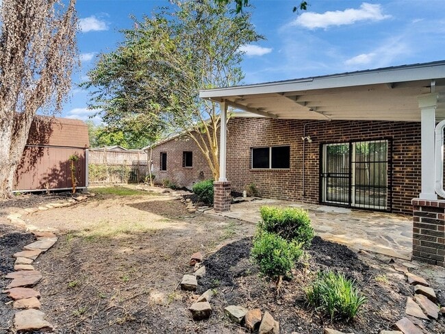 Building Photo - 5627 Southbrook Dr