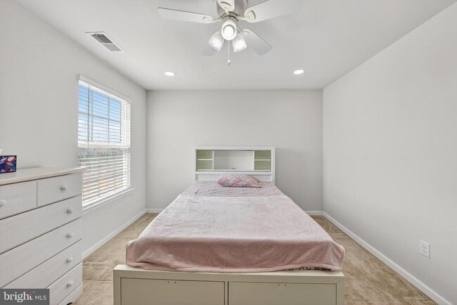 Building Photo - 40 Gina Dr