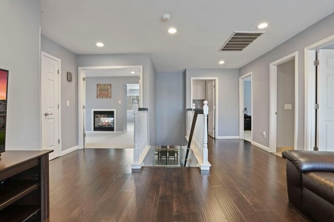 Building Photo - Just waiting for you !