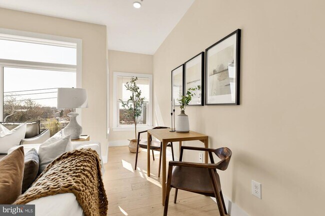 Building Photo - 927 Kennedy St NW