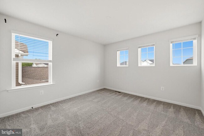 Building Photo - 102 Curtain Fall Dr