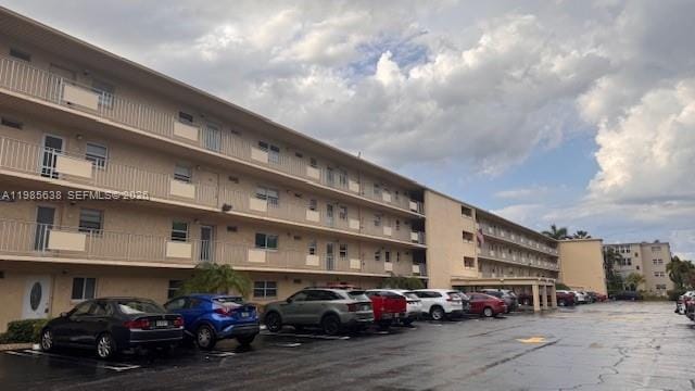 Building Photo - 2615 NE 3rd Ct