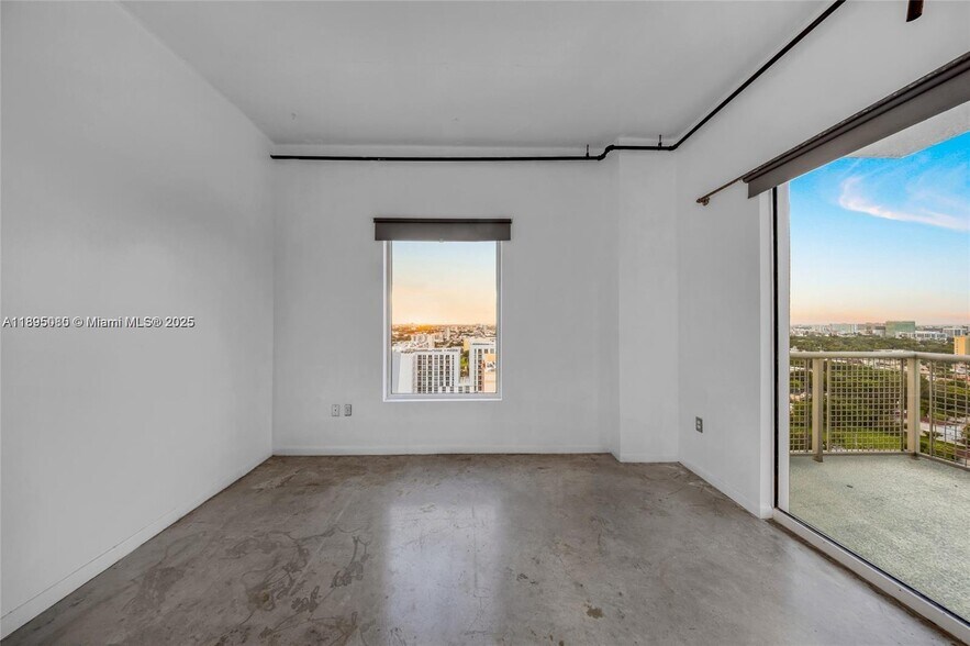 Building Photo - 10 SW South River Dr