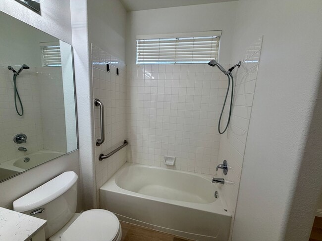 Building Photo - Cute and cozy 2 bedroom 2 bathroom condo