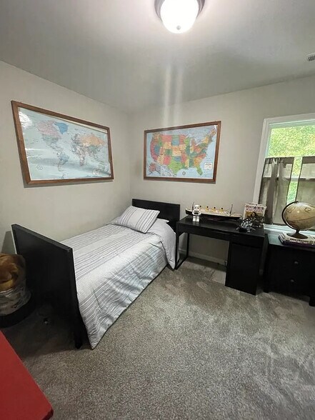 Building Photo - Room in House on E Webber Ln