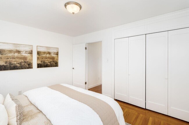 Building Photo - Light-Filled San Leandro Gem w/ Dual Garages & Expansive Yard