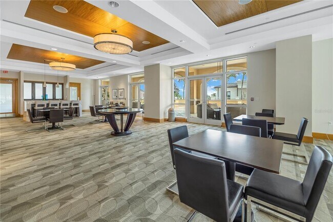 Building Photo - 400 Beach Dr NE