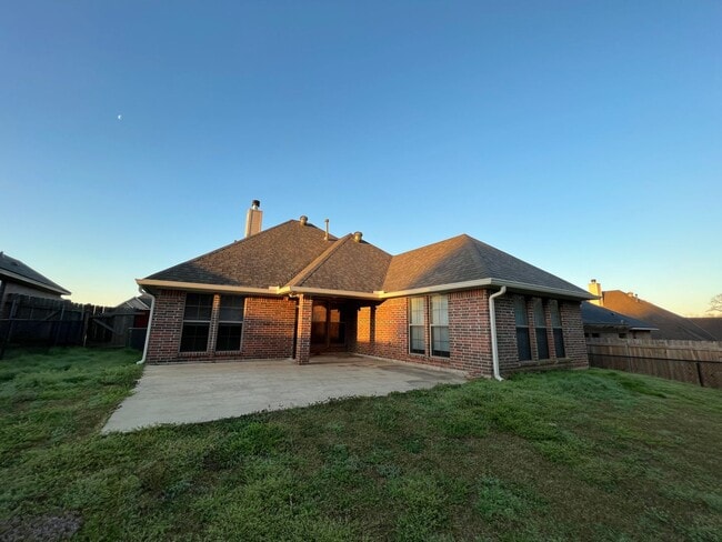 Building Photo - Half off first month rent! Gated Community close to Barksdale Air Force Base... W/Community Pool