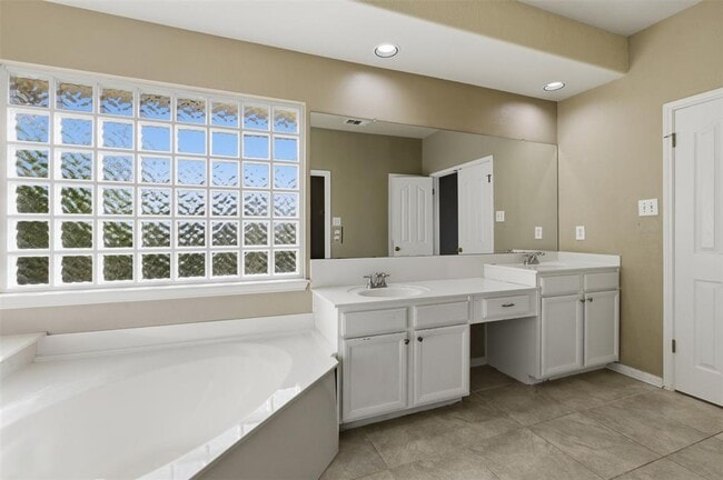 Building Photo - 5813 Miramonte Dr