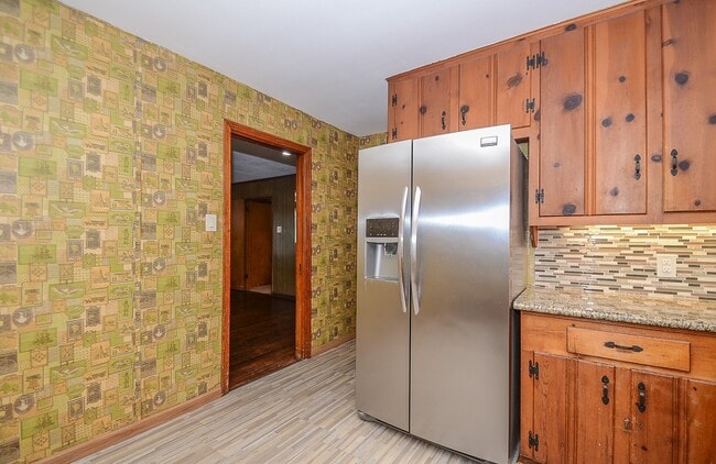 Building Photo - 142 Victoria Dr