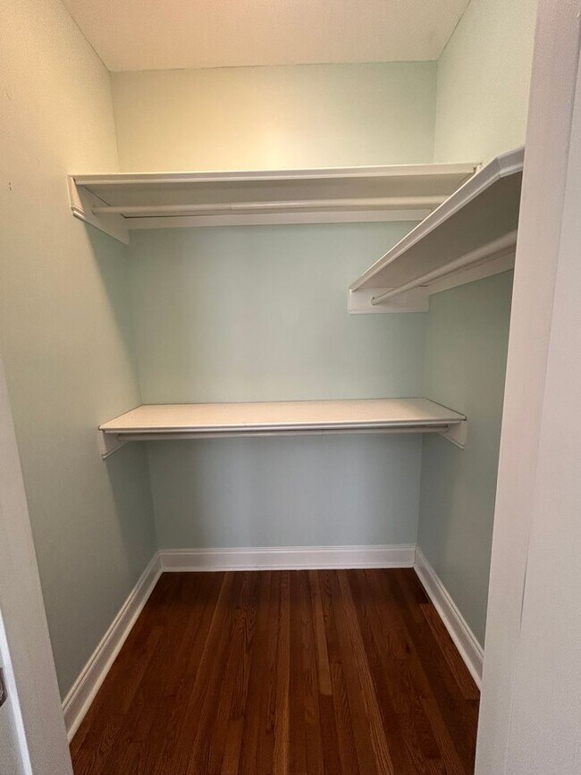 Building Photo - **FIRST MONTH RENT FREE**Charming 3 Bedroom/2 Bathroom with off street parking in Downtown Savann...