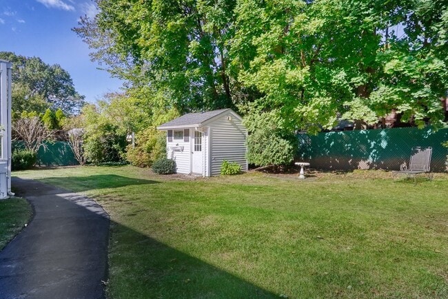 Building Photo - 33 Hillcrest Rd