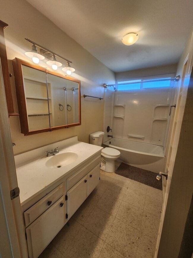 Building Photo - **$100 OFF 1ST MONTH** Two Bedroom Home Downtown 29 Palms