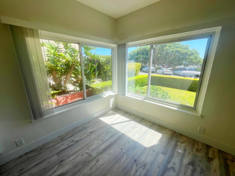 Building Photo - 244 Cliff Dr