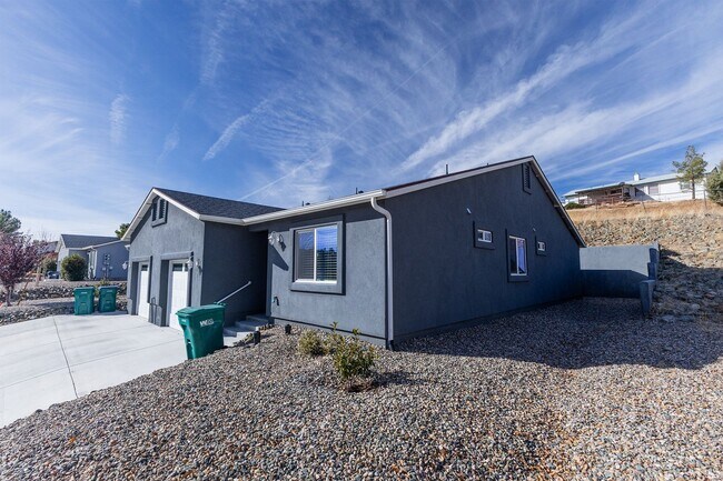 Building Photo - 9060 E Lakeshore Dr