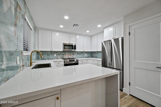 Building Photo - 12212 N Paradise Vlg Pkwy S