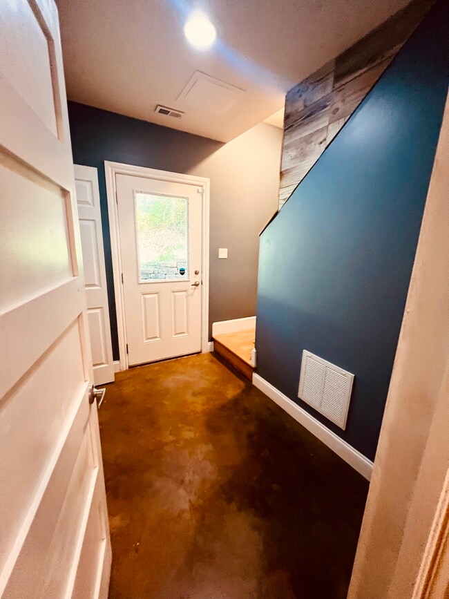 Building Photo - 127 Sun Haven Ln