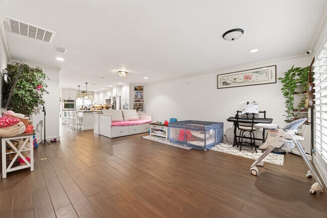Building Photo - 12705 Huntingwick Dr