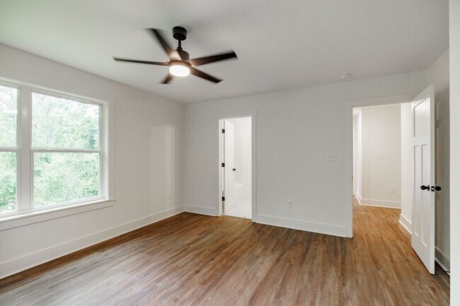 Building Photo - 232 Vine St