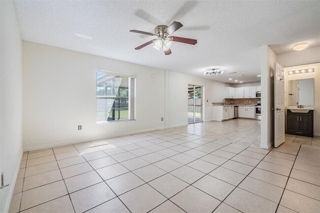 Building Photo - 2118 Ashley Lakes Dr