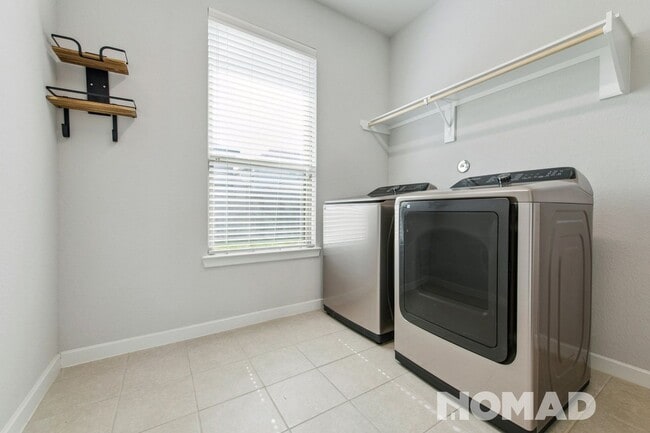 Building Photo - 9215 Lair Cove Dr